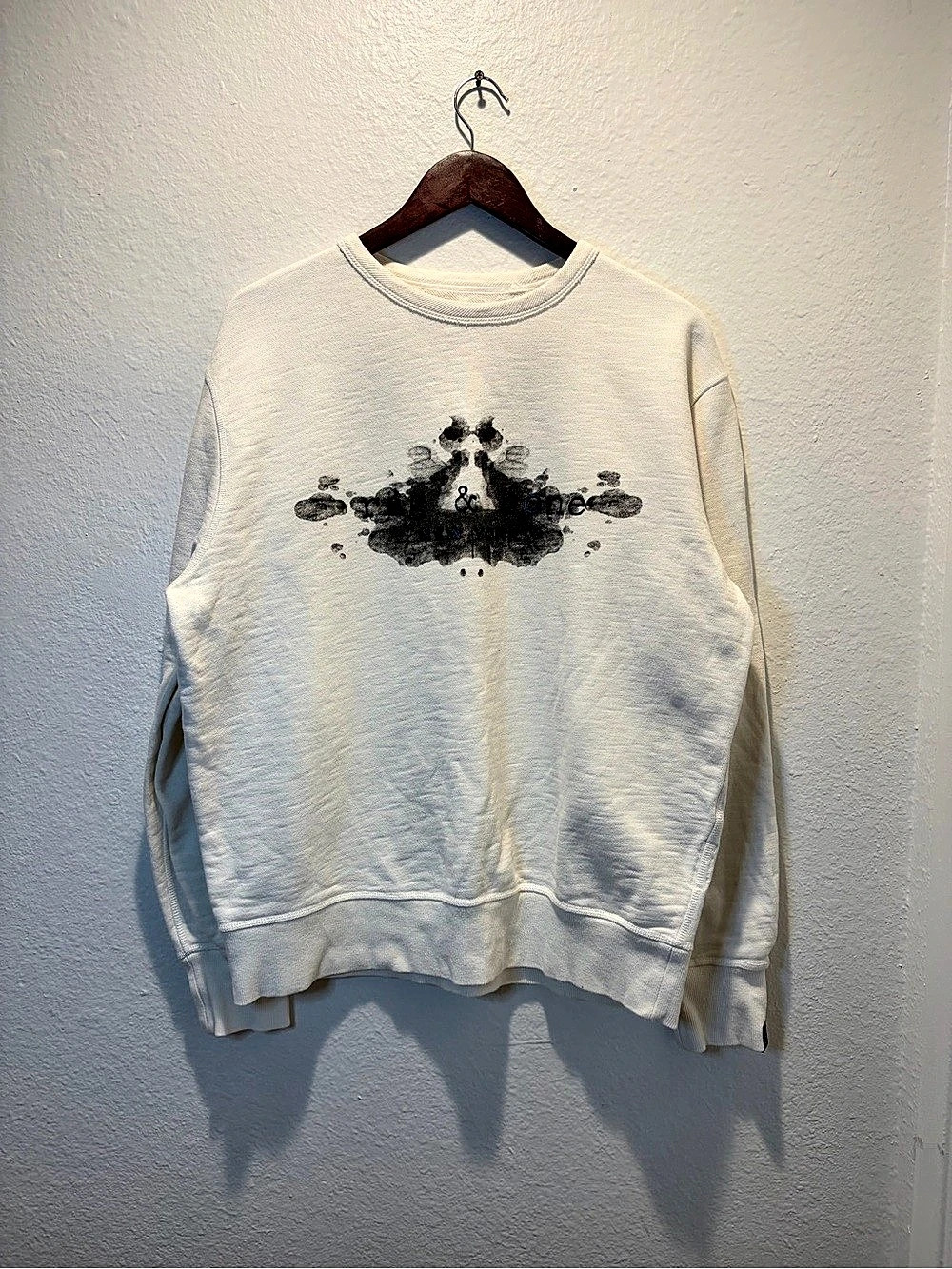 rag & bone Men’s Graphic Sweatshirt in Cream Large